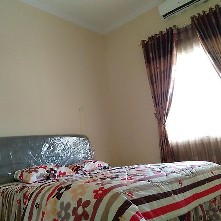 Jasmine Park Guest House Semarang Bagian luar foto