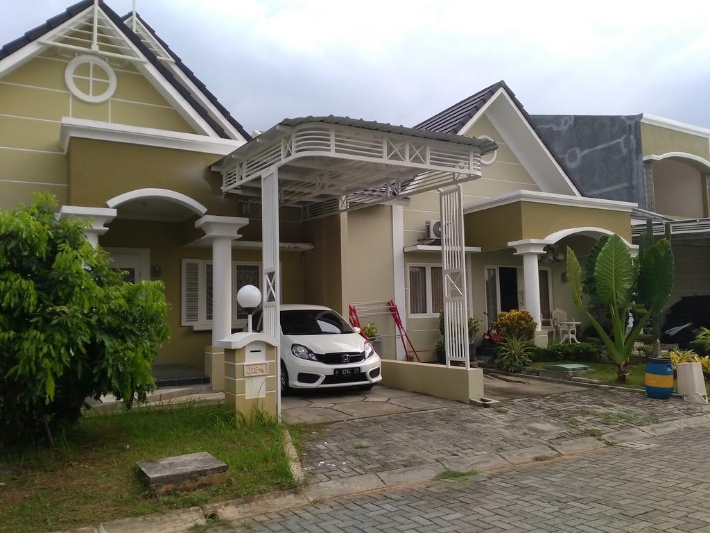 Jasmine Park Guest House Semarang Bagian luar foto