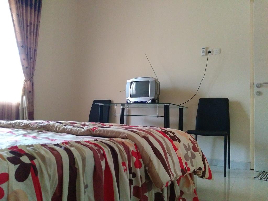 Jasmine Park Guest House Semarang Bagian luar foto