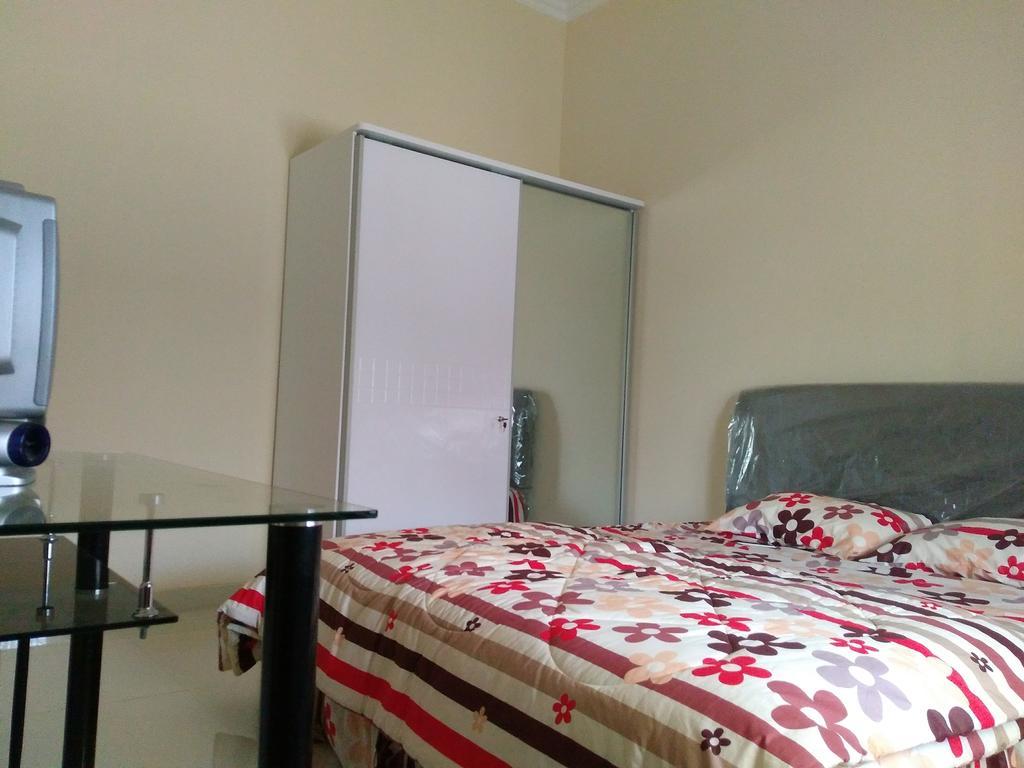 Jasmine Park Guest House Semarang Bagian luar foto