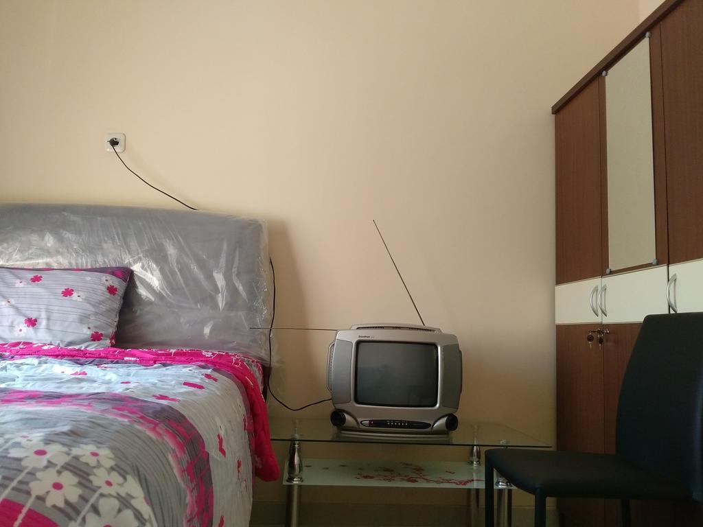 Jasmine Park Guest House Semarang Bagian luar foto