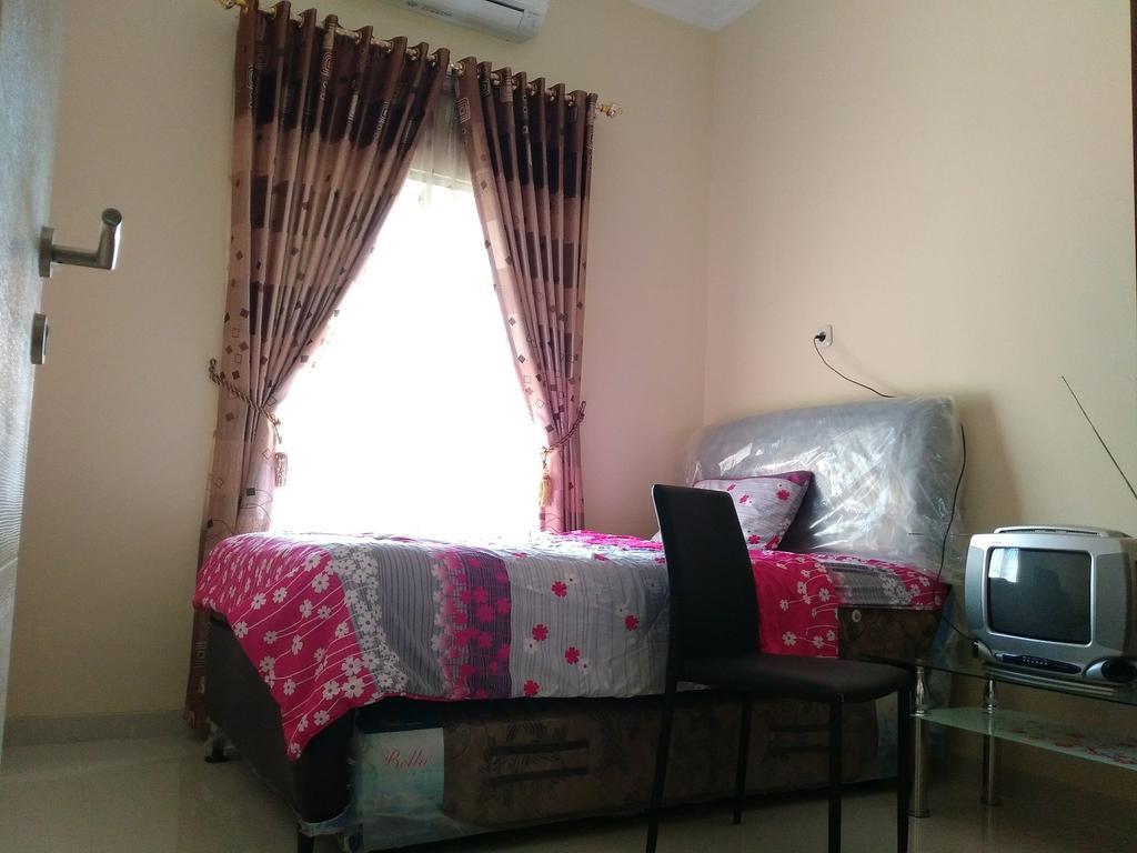 Jasmine Park Guest House Semarang Bagian luar foto