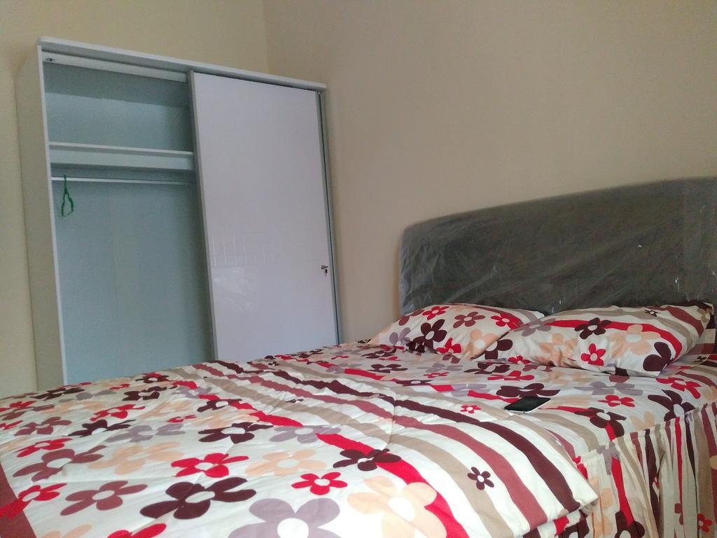 Jasmine Park Guest House Semarang Bagian luar foto