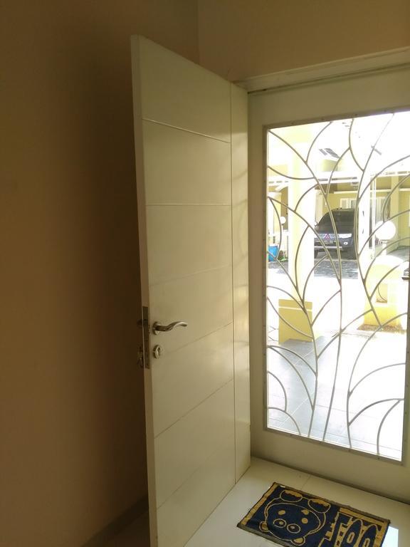 Jasmine Park Guest House Semarang Bagian luar foto