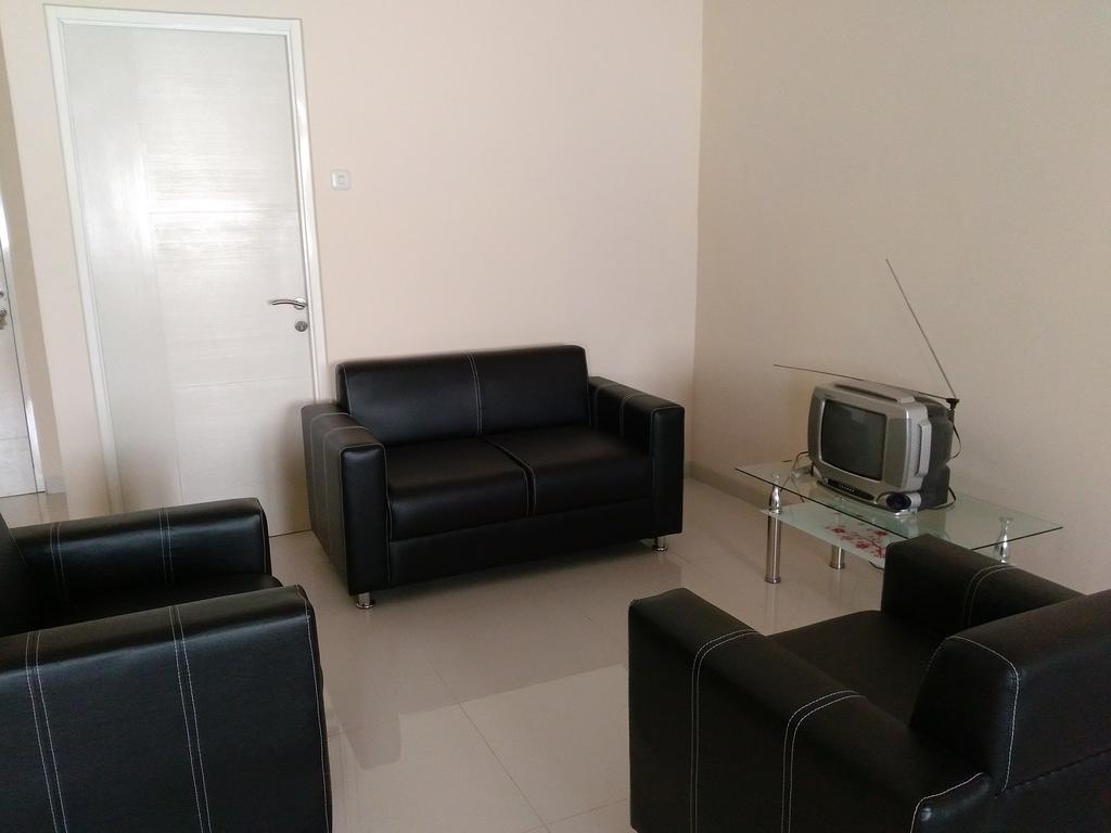 Jasmine Park Guest House Semarang Bagian luar foto