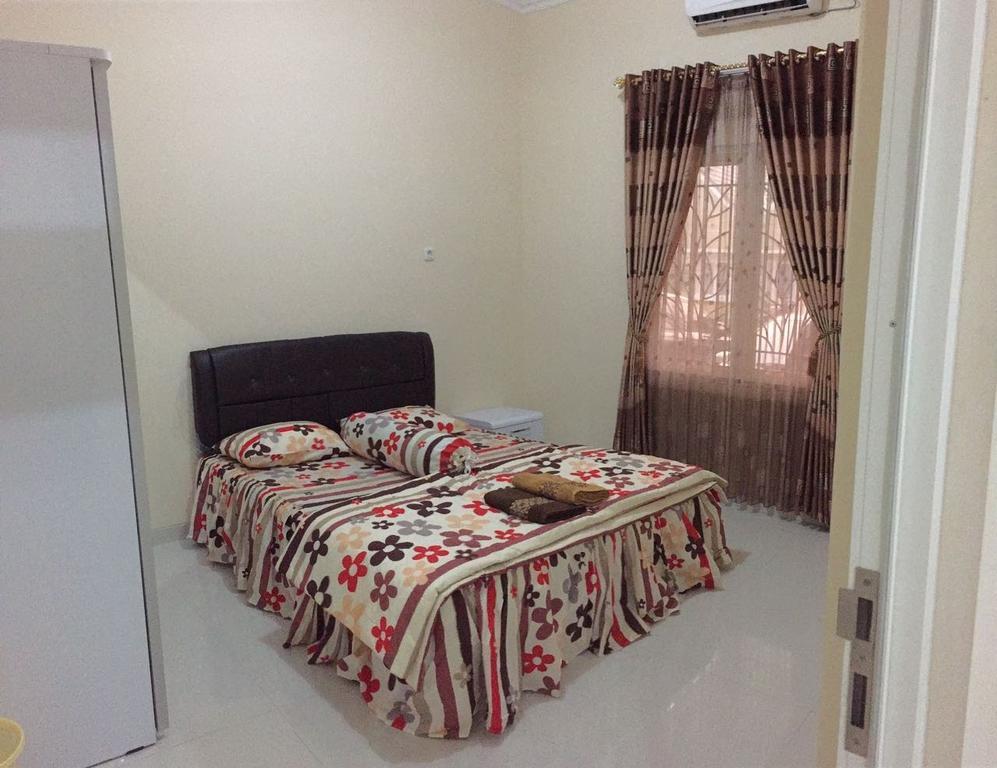 Jasmine Park Guest House Semarang Bagian luar foto